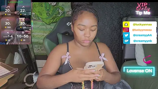 CreamyyAA online show from April 27, 2026, 8:18 pm