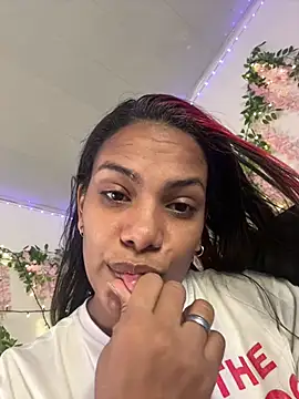 Snapshot of ArielleMillerr- chatting on July 4, 2026, 5:50 pm ArielleMillerr- online show from July 4, 2026, 5:50 pm