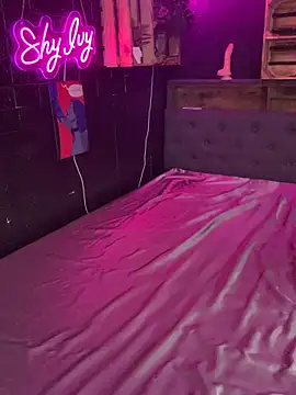 Shy-Ivy online show from December 1, 2025, 10:32 pm