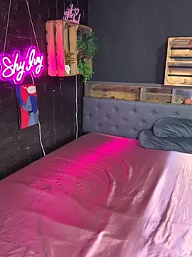 Snapshot of Shy-Ivy chatting on January 18, 2026, 10:13 pm Shy-Ivy online show from January 18, 2026, 10:13 pm