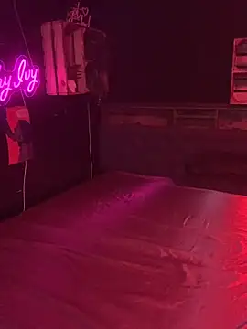 Snapshot of Shy-Ivy chatting on February 1, 2026, 10:19 pm Shy-Ivy online show from February 1, 2026, 10:19 pm