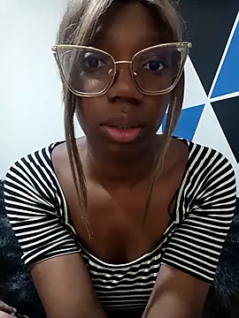 Snapshot of interracialhot chatting on December 4, 2025, 1:10 pm interracialhot online show from December 4, 2025, 1:10 pm