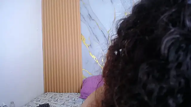 Annie Chers online show from November 30, 2025, 4:24 am