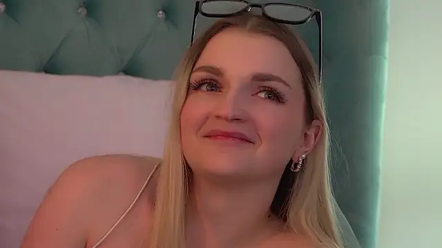 AnnyRaii online show from February 3, 2026, 6:40 am