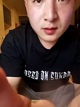 xiaowei2563 online show from April 23, 2026, 1:13 pm