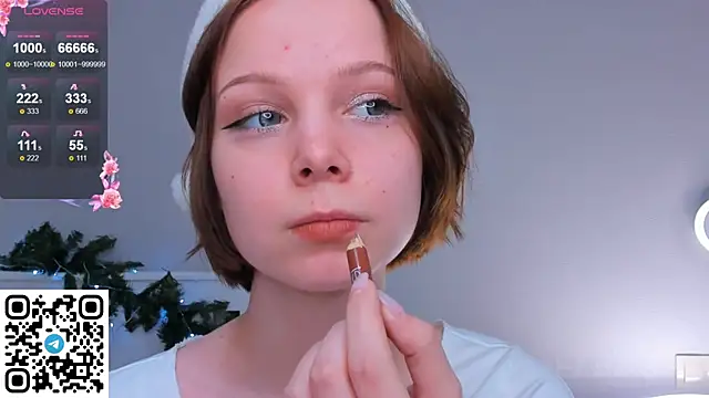 Snapshot of UmbraVelour chatting on December 19, 2025, 1:24 pm UmbraVelour online show from December 19, 2025, 1:24 pm