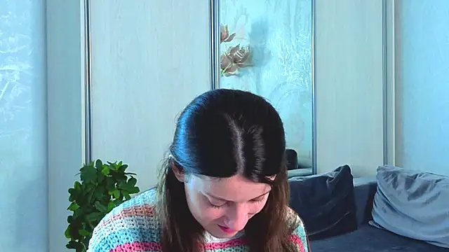 VelvetNyxen online show from November 25, 2025, 8:03 am