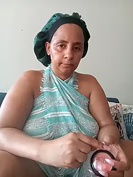 Snapshot of LaReineCleo chatting on February 19, 2026, 7:27 am LaReineCleo online show from February 19, 2026, 7:27 am