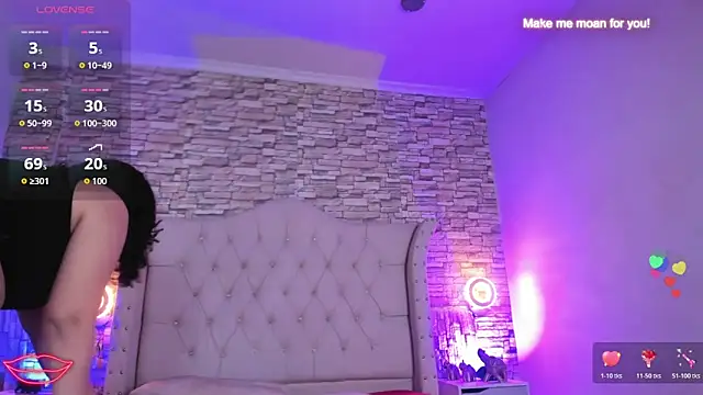 Amanda Mooree online show from April 1, 2026, 4:03 am