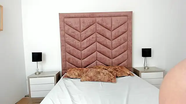 Snapshot of Emmalorez__ chatting on November 19, 2025, 12:38 pm Emmalorez online show from November 19, 2025, 12:38 pm