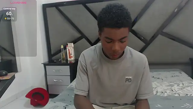 NoahJhonson69 online show from December 4, 2025, 6:51 pm