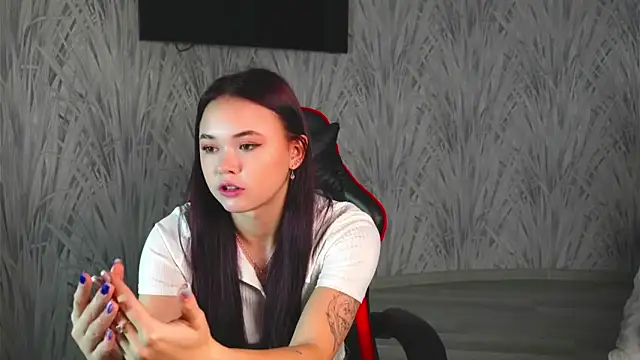 Snapshot of CarleeHake chatting on November 19, 2025, 2:55 am CarleeHake online show from November 19, 2025, 2:55 am