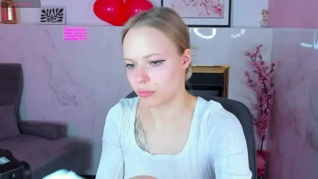 lucy loy online show from February 10, 2026, 7:40 am