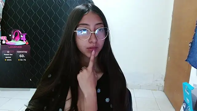 Nanylux online show from April 10, 2026, 4:14 pm