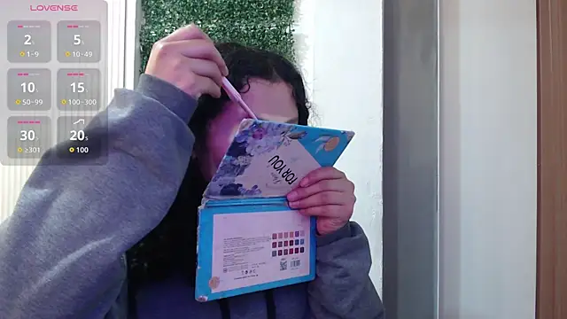 Snapshot of pettymoon1 chatting on December 15, 2025, 4:13 pm pettymoon1 online show from December 15, 2025, 4:13 pm