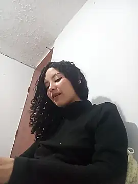 Snapshot of pettymoon1 chatting on December 21, 2025, 3:41 am pettymoon1 online show from December 21, 2025, 3:41 am