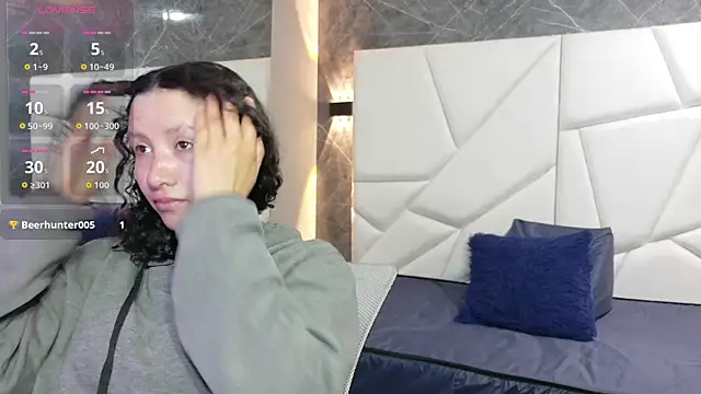 Snapshot of pettymoon1 chatting on December 19, 2025, 3:25 pm pettymoon1 online show from December 19, 2025, 3:25 pm