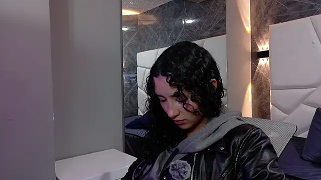 Snapshot of pettymoon1 chatting on November 29, 2025, 11:43 am pettymoon1 online show from November 29, 2025, 11:43 am