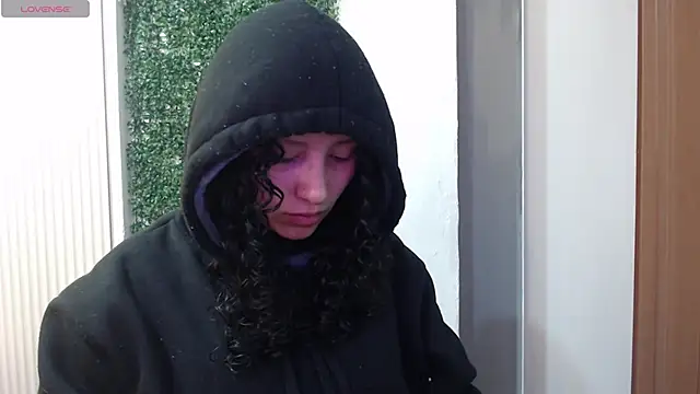 Snapshot of pettymoon1 chatting on December 14, 2025, 11:49 am pettymoon1 online show from December 14, 2025, 11:49 am