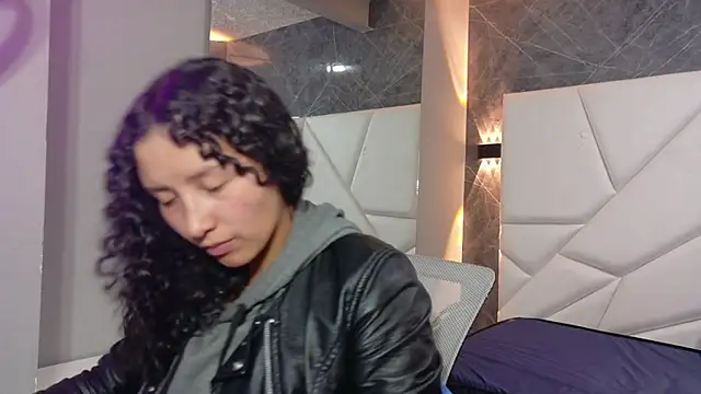 Snapshot of pettymoon1 chatting on November 23, 2025, 1:21 pm pettymoon1 online show from November 23, 2025, 1:21 pm