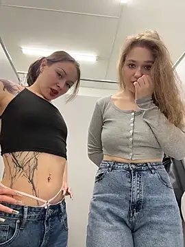 Snapshot of RussianWoman chatting on March 1, 2026, 3:39 am RussianWoman online show from March 1, 2026, 3:39 am