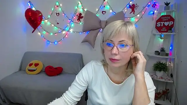 Snapshot of LaurenWishy chatting on February 16, 2026, 6:39 pm LaurenWishy online show from February 16, 2026, 6:39 pm