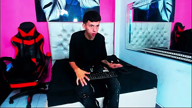 MiaAndTeylor online show from January 13, 2026, 3:38 pm