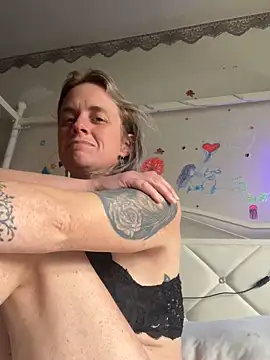 Snapshot of kittykatskat chatting on November 20, 2025, 2:07 pm kittykatskat online show from November 20, 2025, 2:07 pm