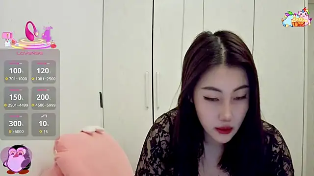 XIAOFENG-2025 online show from December 3, 2025, 12:23 am