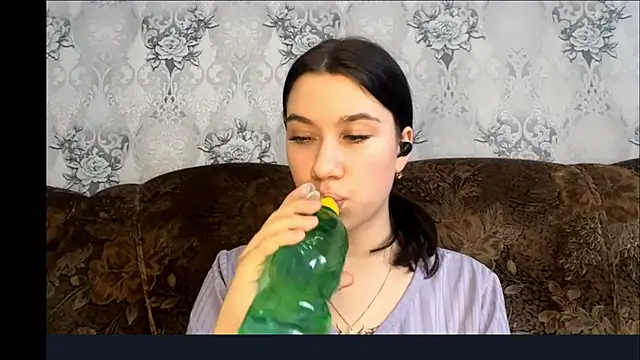 DebbiGoodknight online show from December 17, 2025, 7:46 am