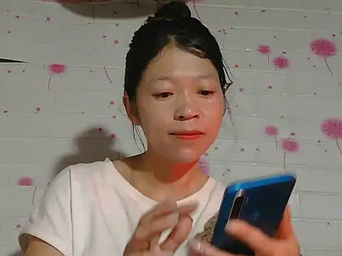 Snapshot of Kim_mon chatting on December 18, 2025, 1:44 am Kim mon online show from December 18, 2025, 1:44 am