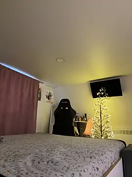 -MaybeBaby- online show from December 4, 2025, 7:40 am