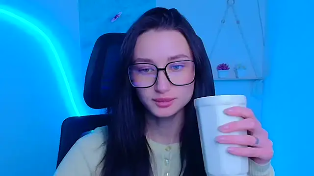 Snapshot of Stella_XO chatting on December 19, 2025, 12:18 pm Stella XO online show from December 19, 2025, 12:18 pm