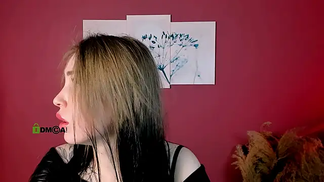 Snapshot of ariel_shadow chatting on November 30, 2025, 9:32 am ariel shadow online show from November 30, 2025, 9:32 am