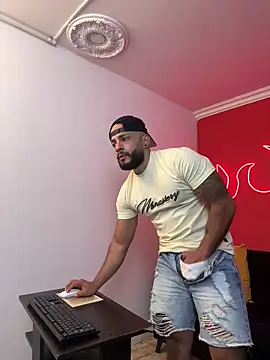 Snapshot of Mike_savage3 chatting on February 4, 2026, 12:11 pm Mike savage3 online show from February 4, 2026, 12:11 pm