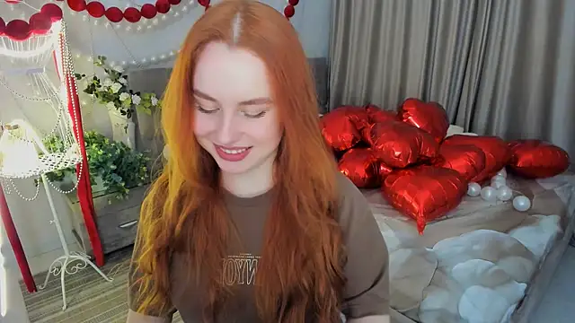 Snapshot of AirySilhouette chatting on February 15, 2026, 6:07 pm AirySilhouette online show from February 15, 2026, 6:07 pm