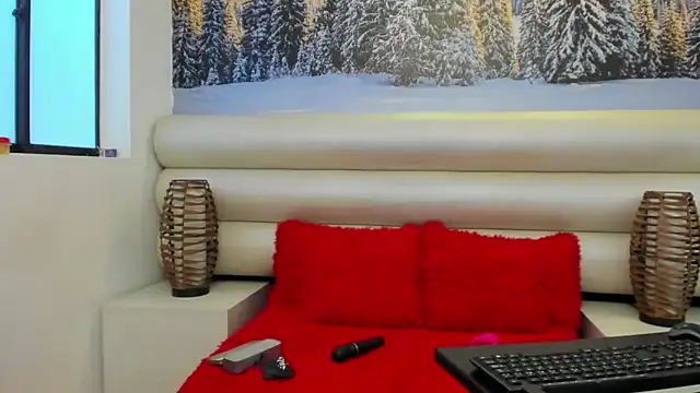 MillyHotsoon online show from March 13, 2026, 11:04 am