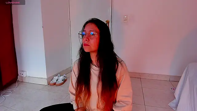 Julieta Lein  online show from January 8, 2026, 8:04 pm