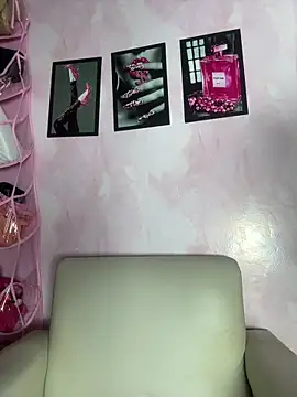 melyssaa23 online show from April 7, 2026, 1:29 am