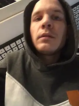 Snapshot of Spielzeugtwink chatting on December 21, 2025, 11:16 pm Spielzeugtwink online show from December 21, 2025, 11:16 pm