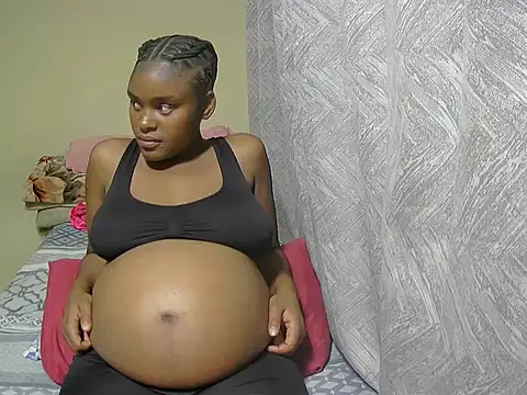 PregiiCaramellxx online show from November 19, 2025, 8:09 pm