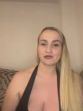 BootyQueenApril online show from November 28, 2025, 9:15 pm