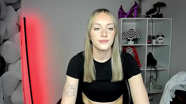 Snapshot of EvelynBlond chatting on February 16, 2026, 6:50 pm EvelynBlond online show from February 16, 2026, 6:50 pm