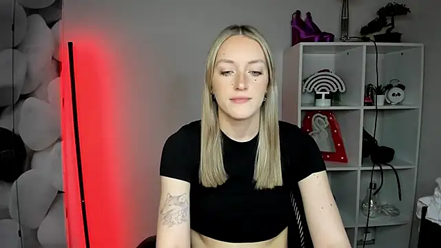 Snapshot of EvelynBlond chatting on February 9, 2026, 1:31 pm EvelynBlond online show from February 9, 2026, 1:31 pm