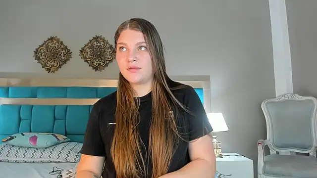 LiiaVelvet online show from December 17, 2025, 2:05 am