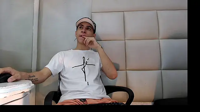 HollmanFronsh online show from January 15, 2026, 2:26 am