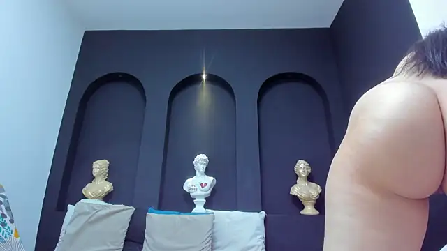 emilyrousee01 online show from April 15, 2026, 7:58 pm