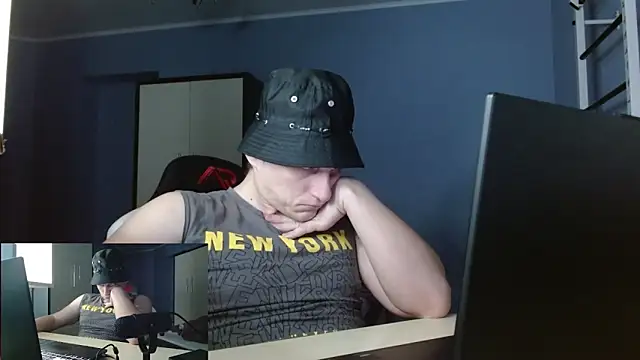 Snapshot of Poliglotjoe1 chatting on February 16, 2026, 9:24 pm Poliglotjoe1 online show from February 16, 2026, 9:24 pm