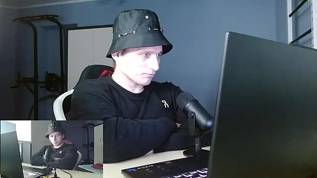 Snapshot of Poliglotjoe1 chatting on February 7, 2026, 8:39 pm Poliglotjoe1 online show from February 7, 2026, 8:39 pm