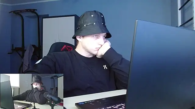 Snapshot of Poliglotjoe1 chatting on February 6, 2026, 11:39 am Poliglotjoe1 online show from February 6, 2026, 11:39 am